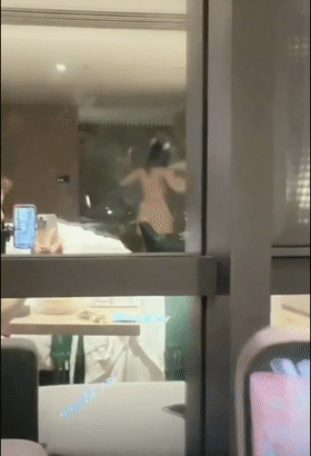 【门事件】 世界体操冠军吴柳芳被爆出退役后做擦边女主播,还被曝出早期直播事故走光视频!
