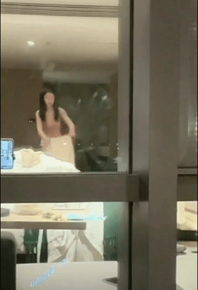 【门事件】 世界体操冠军吴柳芳被爆出退役后做擦边女主播,还被曝出早期直播事故走光视频!