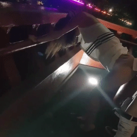 【门事件】 台W新店碧潭桥情侣野外啪啪玩得开会玩的女人是真的爽呀!