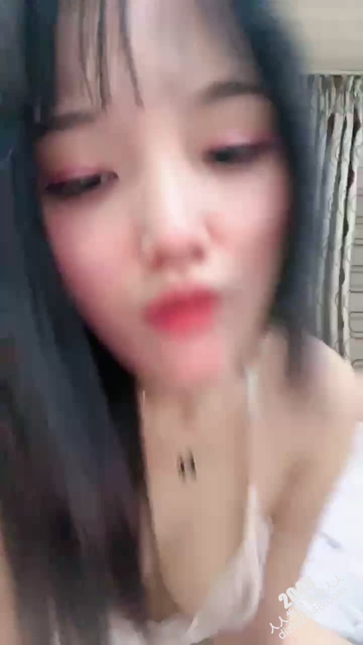[MP4/ 569M] 颜值不错的妹子露脸深夜与小哥激情啪啪大秀直播，全程露脸洗干净逼逼69口交大鸡巴舔逼吃奶