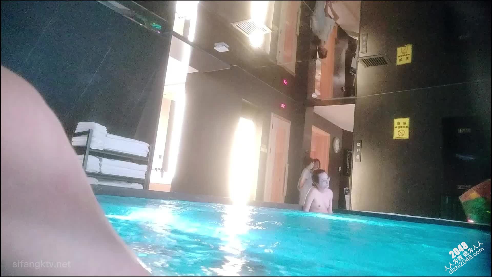[MP4/ 2.62G] 贵在真实，温泉洗浴渣女曝光女士区内部春色，专挑极品妹子拍，前凸后翘高颜小姐姐真不错，看硬了