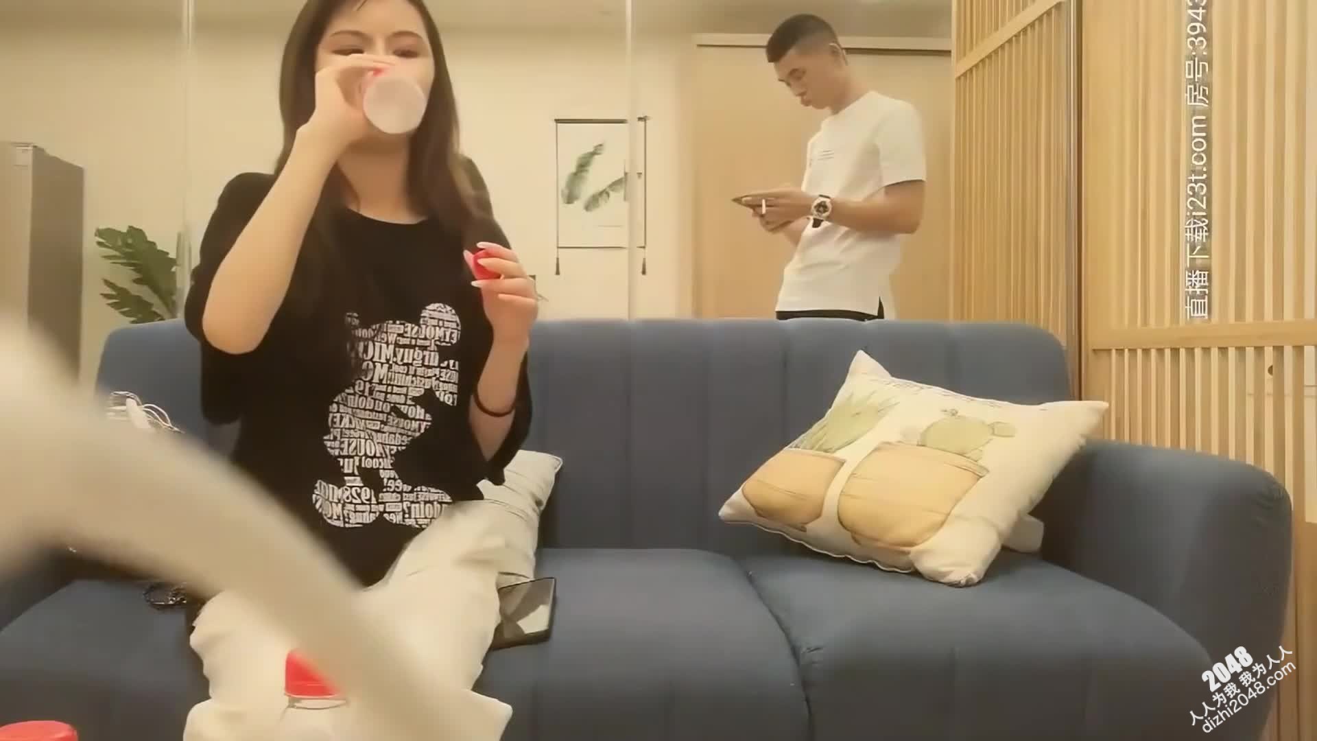 [MP4/ 1.43G] 漂亮小姐姐 我进去一下就出来 就一下阿 不行不可以 我不射里面