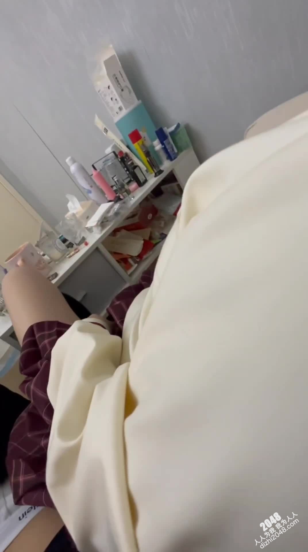 [MP4/ 432M] JK短裙小妹还是懂点江湖规矩吃完饭就去开房操的直乱叫