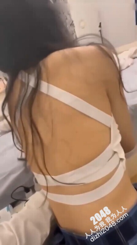兄妹乱伦妹妹让我去带去商场买JK制服结果成为战袍让我操加上丝袜后入嗯嗯~啊叫得特别爽