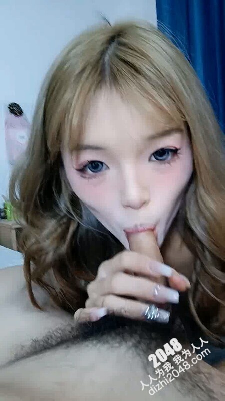 美丽小少妇全程露脸吃上了小哥的大鸡巴让小哥搂在怀里揉奶玩逼口交足交带上套子各种抽插浪叫呻吟不止